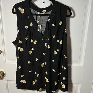 Old Navy XXL black flowered sleeveless blouse